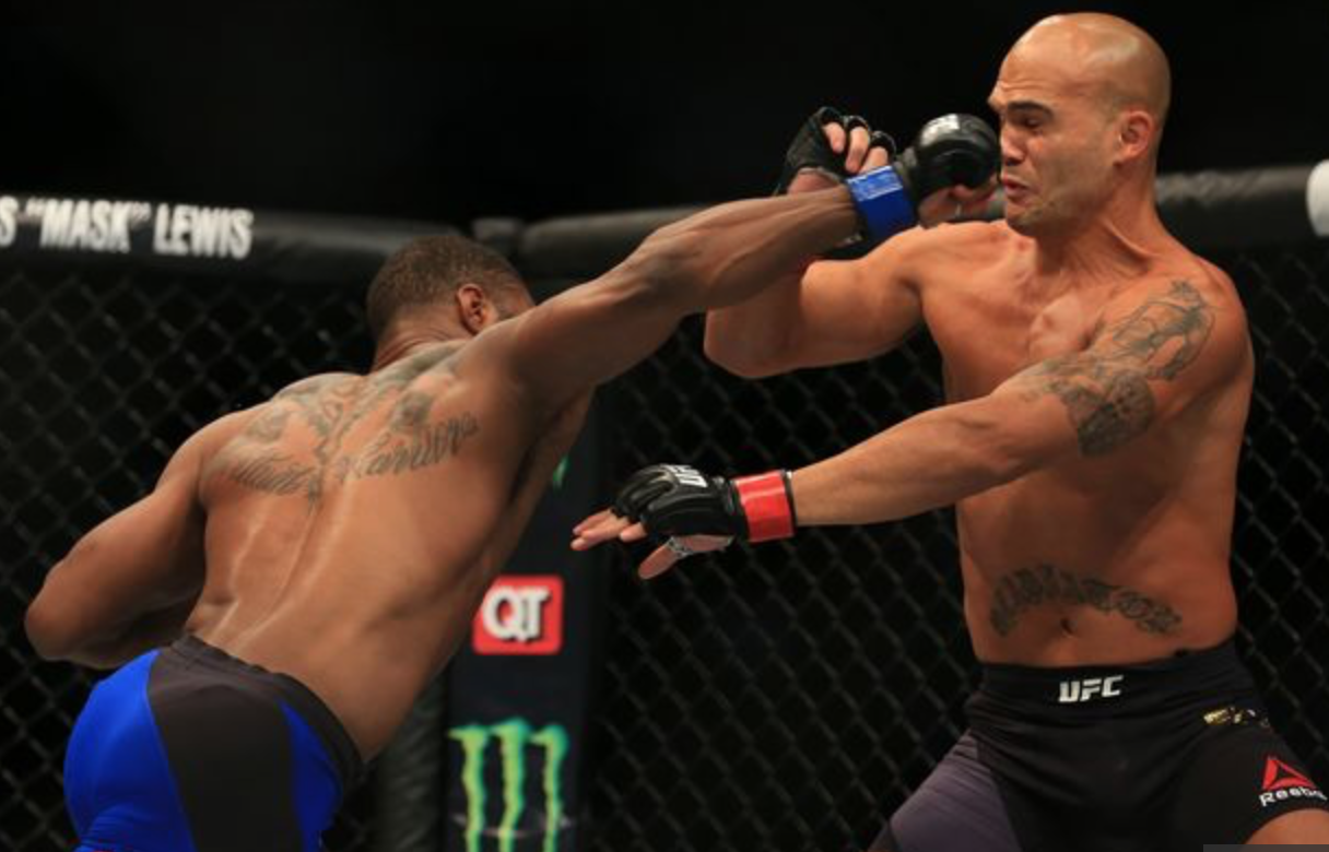 UFC 201 Featured A spectacular KO of Robbie Lawler by Tyron Woodley